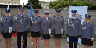 Centralne obchody z udziałem władz. Swieto Policji W Regionie Byly Odznaczenia I Awanse Zdjecia Glos Koszalinski