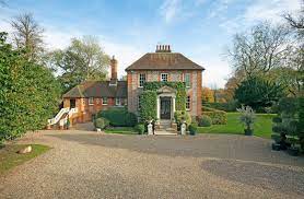 Lives Unique Holmer Ridings Holmer Green Buckinghamshire Uk English Country House Country House Equestrian Facilities