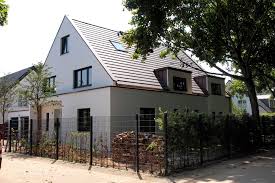 Der grundriss für ein modernes haus ist eine der wichtigsten komponenten beim bau eines hauses, ob mit flachdach, walmdach oder mit viel glas. Modernes Haus In Dusseldorf Architekten Blanc Mecklenburg