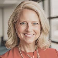 Kari Spradlin's Instagram, Twitter & Facebook