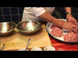 Comment Faire Des Saucisses Maison Chef Michel Dumas Recettes De Cuisine Comment Faire De La Saucisse Cuisine