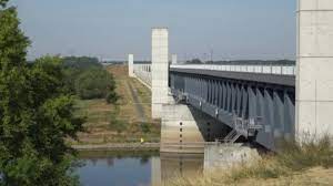 It is notable for being the longest navigable aqueduct in the world, with a total length of 918 metres (3,012 ft). Magdeburg Water Bridge Famous Wasserstrasenkreuz Video By C Vladstep Stock Footage 211584758