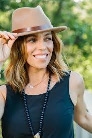 Gina Calderone's Instagram, Twitter & Facebook