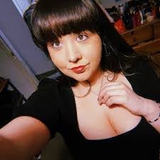 Jessica Harker's Instagram, Twitter & Facebook