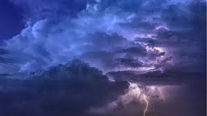 Onweerswolken op canvas donkere en intense wolken doorschijnende lichtstralen natuurlijke omgeving platteland fotocadeau.nl. Onweer Gratis Afbeelding Gratis Foto Gratis Stockfoto Atmosferische Bliksemflits Denatuur Elektriciteit En Amazing Nature Photos Clouds Nature Photos