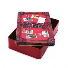 Reka bentuk pembungkusan makanan segera sangat penting agar sesetengah pereka keluar dari cara mereka untuk membayangkan pengulangan mereka sendiri. Kotak Tin Pembungkusan Coklat Valentines