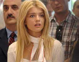 Laura dinu a venit la românii au talent pentru a descoperi dacă muzica este drumul ei. Alexandra Dinu ApariÈ›ie StrÄƒlucitoare La Debutul Ca Jurat Romanii Au Talent Cum A ArÄƒtat Vedeta Stirileprotv Ro