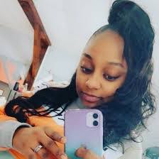 Alona Henderson's Instagram, Twitter & Facebook