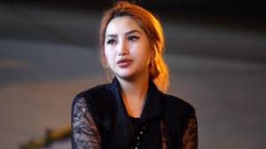 You can sit in the comfort of your own home and talk to hundreds of beautiful vietnamese girls. The Beautiful Women Of Hanoi Vietnam Youtube