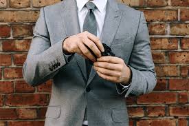 Below, we've counted eight different methods, with the gq guide to pocket squares. Q A How And When Should I Wear A Pocket Square Style Tips Thread Com