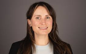 Amanda Lavin's Instagram, Twitter & Facebook