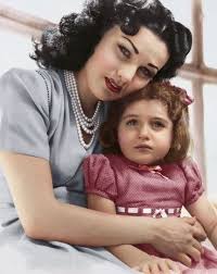 الأميره فوزيه فؤاد مع ابنتها الأميره شاهناز بهلوي egyptian beauty royal beauty fawzia fuad of egypt