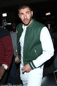 Au cours d'un live sur les réseaux sociaux, le footballeur karim benzema : Rihanna And Beau Karim Benzema Arrive At Nightclub Where Ex Chris Brown Is Partying Daily Mail Online