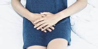 Eeeemmhhh… wajahnya terkaget, raymond dalam hisapan yang lembut membuat lidah nya berpindah masuk menjelajah mulut lelaki itu dan merasakan kehangatan yang ditawarkan. Penyebab Vagina Berdarah Saat Memasukkan Jari Ke Vagina