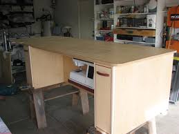 A sturdy lifting table to assist work in settings involving heavy lifting operations such as assembly, repair or packaging. Not Your Average Sewing Table The Wood Whisperer