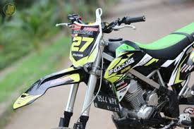 Modifikasi new kawasaki klx 150. Wah Keren Kawasaki Klx150 Bf Satu Ini Diubah Jadi Supermoto Gridoto Com