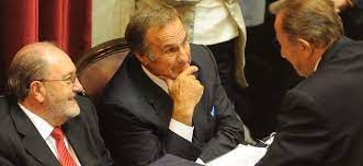 Carlos reutemann — carlos alderto reutemann carlos reutemann en 2005 années d activité 1972 1982 surnom el lole (le cochon) date de naissance 12 avril 1942 lieu de naissance santa fe … wikipédia en français. El Caso Reutemann Una Cristina Competitiva Entierra La Division Peronista