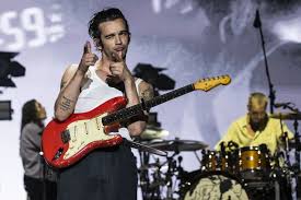 The 1975 at Lollapalooza: Matty Healy commands attention, drummer George  Daniel deserves applause