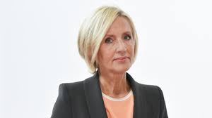 Petra gerster is on mixcloud. Petra Gerster Privat So Krempelte Ein Tumor Das Leben Der Heute Moderatorin Um News De