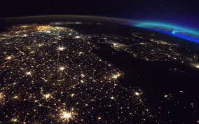 Une mission qu'il a effectuée en compagnie du russe oleg novitski et de l'américaine peggy whitson. Video La Terre De Nuit Filmee En Timelapse Par Thomas Pesquet