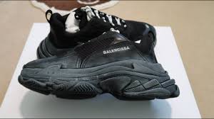 These luxury sneakers retail for £600. Ù…Ø´Ø§Ø±ÙƒØ© Ù…Ù‡Ù…Ø© Ù†Ø¸Ù ØºØ±ÙØ© Ø§Ù„Ù†ÙˆÙ… Balenciaga Triple S Fake Vs Real Black Psidiagnosticins Com