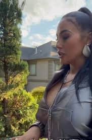 Who do you believe is more beautiful? Raise your hand! 🧐🙋🏽‍♀️