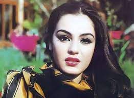 لقطات رومانسية بين ناسليهان أتاجول وزوجها الذي غازلها بكلمات دافئة. Ø´ÙŠØ±ÙŠÙ‡Ø§Ù† Ù…Ø¹ Ø²ÙˆØ¬Ù‡Ø§ Ø§Ù„Ø£ÙˆÙ„ Ø§Ù„Ø°ÙŠ ÙƒØ§Ù† Ø¨Ø·Ù„Ø§ Ù„Ù„Ù…Ø´ÙƒÙ„Ø§Øª ÙÙŠ ÙÙ†Ø§Ø¯Ù‚ Ø§Ù„Ù‚Ø§Ù‡Ø±Ø©