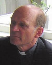 Een springlevende traditie! Mooie wedstrijden bij de Ronde van Uithoorn  Pater Alfons Voorn viert 50 jarig priesterschap