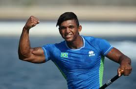 Biografia, medalhas olímpicas e recordes 17 de março de 2020 saiba tudo sobre isaquias queiroz, suas conquistas na canoagem, as participações em mundiais e olimpíadas, além de curiosidades A Canoagem De Velocidade Move A Vida Do Baiano Isaquias Queiroz Click Guarulhos