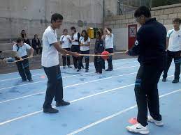 Jovenes macarras de barrio y futuros frikis en. Todos A Jugar Coleccion De 50 Juegos Retos Y Competencias Por Equipos Primera Parte