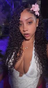 When a Aries ♈️ just feeling out the room of people