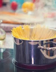 Cliquez sur la photo ou le titre d'une recette au thermomix et pâtes pour la lire sur le blog de son auteur. Faut Il Faire Cuire Les Pates Dans L Eau Froide Ou L Eau Bouillante Elle A Table