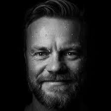 The heather will soon bloom again, and I'm looking forward to the beautiful  colors. Model: Alfred ❤ Canon 5D M IV, Canon EF 135 mm F/2.0L 1/400, F/2.0,  135 mm, ISO 100