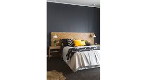 Réglez la lame de votre banc de scie à un angle de 45° afin de fabriquer les supports de la tête de lit. Diy 54 Tetes De Lit Incroyables A Faire Soi Meme