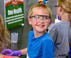 Edson Wilson's Instagram, Twitter & Facebook