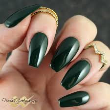 I hope some of you beginners out there decide to try this out! Sparkling Evergreen Stamped Christmas Nail Art With Opi