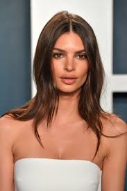 What makes the supermodel, actress, and businesswoman emily ratajkowski so alluring and unique? Surprisingly Emily Ratajkowski S Favourite Highlighter Is Just 6 99