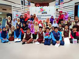 So masuklah kejap sebab nak tengok. Sekolah Kebangsaan Binjai Kemaman Lawatan Ke Pesta Buku Perbadanan Perpustakaan Awam Terengganu
