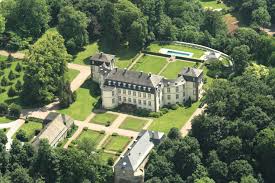 Lieber gast, wir, die familie geissler, freuen uns, sie im haus fürstenberg begrüßen zu dürfen. Schloss Furstenberg Wunnenberg Wikipedia