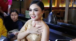 Penampilan yuni shara menyanyikan lagu 50 tahun lagi liga dangdut indonesia 2019 top 80 langsung kaget! Ngeri Pohon Besar Di Halaman Rumah Yuni Shara Tumbang