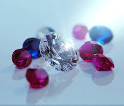 Memiliki warna yang jauh lebih jernih. Cara Mudah Membedakan Batu Permata Asli Dan Palsu Sahabat Pegadaian Solusi Gadai Terbaik Tips Menabung Emas Inspirasi Investasi Terbaik