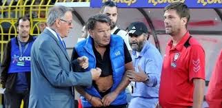 3 ποινικολόγοι, ο βασίλης καπερνάρος στις 22 σεπτεμβρίου 2014, ο αλέξανδρος λυκουρέζος στις 9 δεκεμβρίου 2014 και ο αλέξης κούγιας στις 5 ιανουαρίου 2015. Apisteyto O Koygias Eftyse Ton El Kantoyri Toy Paok Video