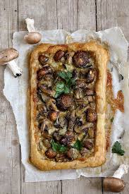 Tarte Fine Aux Champignons Et Gorgonzola Un Dejeuner De Soleil Recette Recette Tarte Aux Champignons Recettes De Cuisine