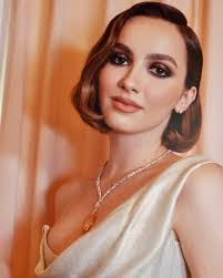 Carly Sharp's Instagram, Twitter & Facebook