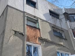 Pompierii intervin la fața locului, după ce mai multe persoane au sunat, sâmbătă, și au spus că este posibil să fie vorba de o acumulare subterană de gaze. Completare Noapte De CoÈ™mar In Medgidia DupÄƒ Ce O CentralÄƒ TermicÄƒ De Apartament A Explodat Ct100 Ro