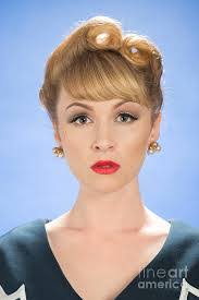 Amanda Elwell's Instagram, Twitter & Facebook