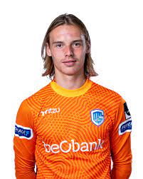 Voor de wedstrijd al kwamen de genkse spelers het veld op in een truitje met anele's rugnummer 16. Krc Genk 1ste Ploeg Spelers Team Krc Genk