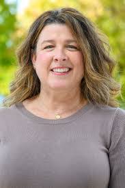 Ashley Tomlin's Instagram, Twitter & Facebook