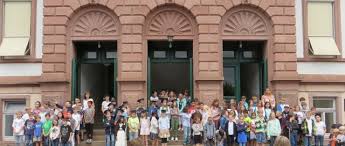 Abschied Von Den 4 Klassen Auf Dem Schulhof Grundschule Mitte