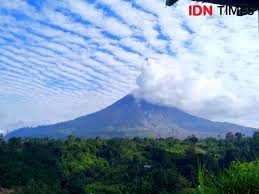 Deleng sinabung) adalah gunung api di dataran tinggi karo pada tahun 2013, gunung sinabung meletus kembali, sampai 18 september 2013, telah terjadi 4. 10 Tahun Erupsi Ini 7 Letusan Gunung Sinabung Yang Paling Dahsyat